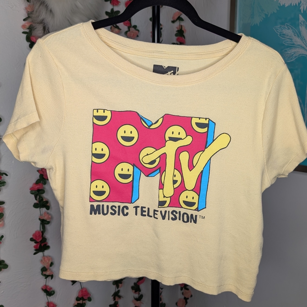 MTV Graphic Crop Top